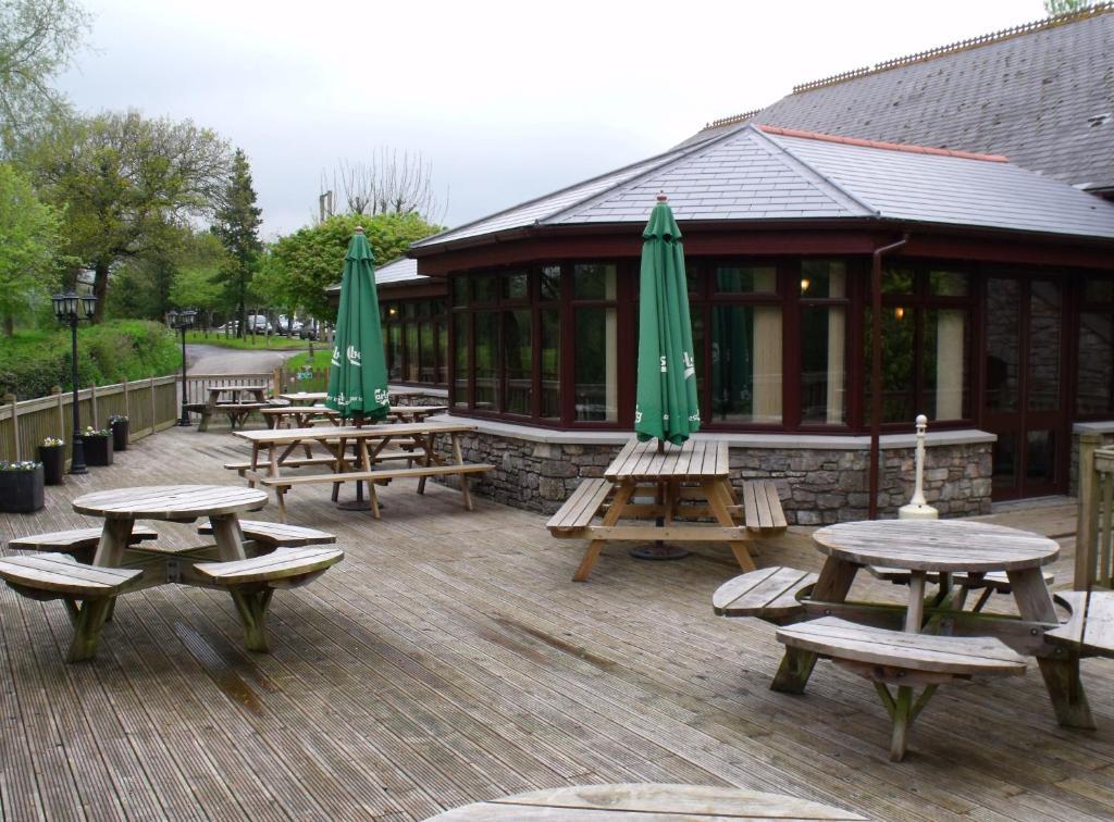 St Mary'S Hotel Golf & Country Club Pencoed ภายนอก รูปภาพ