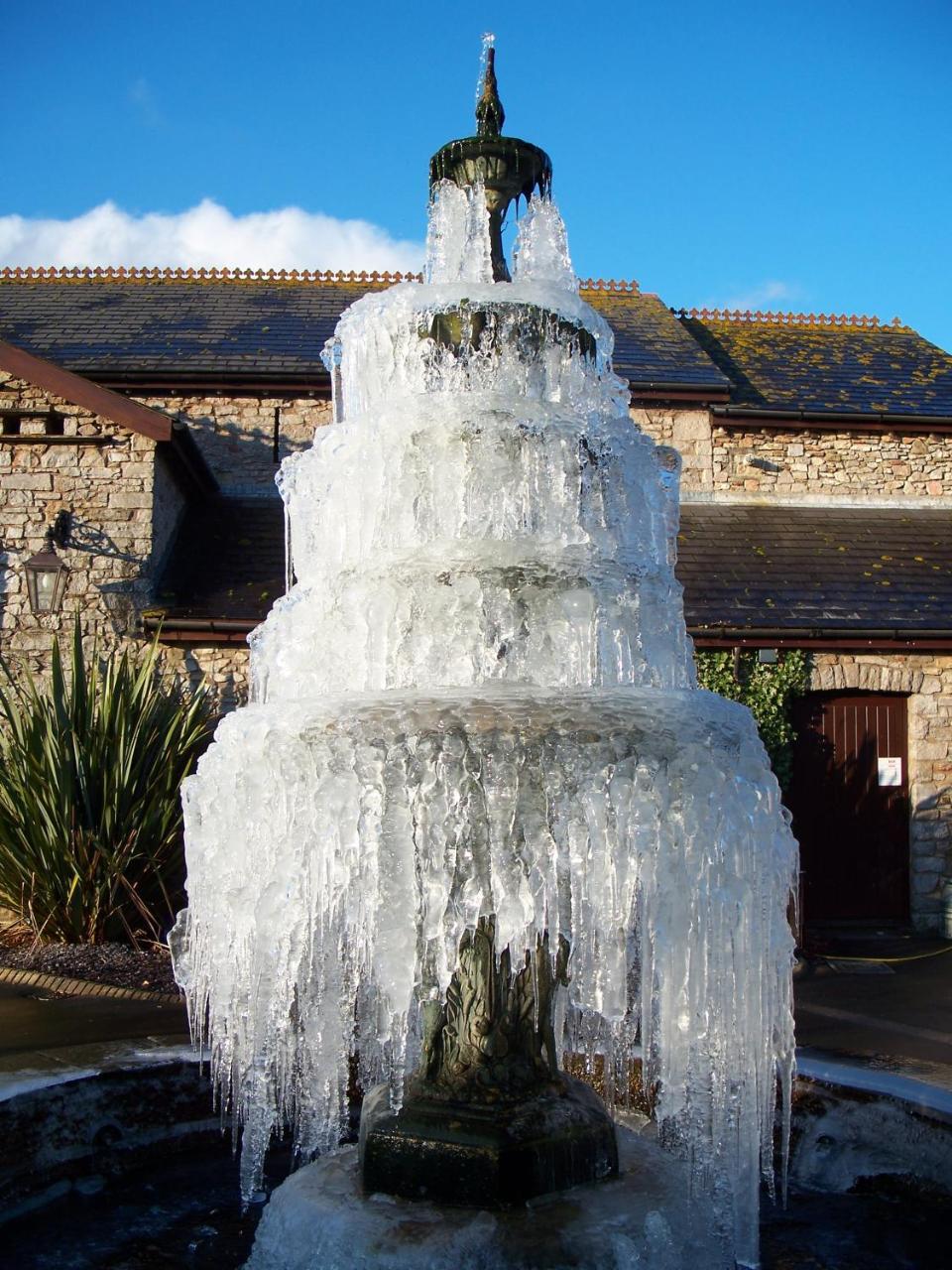 St Mary'S Hotel Golf & Country Club Pencoed ภายนอก รูปภาพ